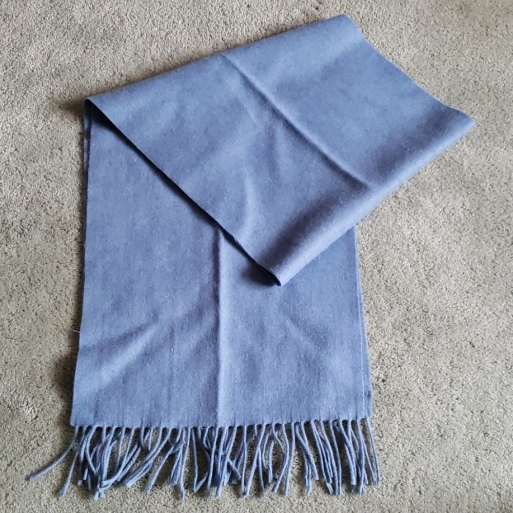 EUC Davis & Squire cashmere scarf